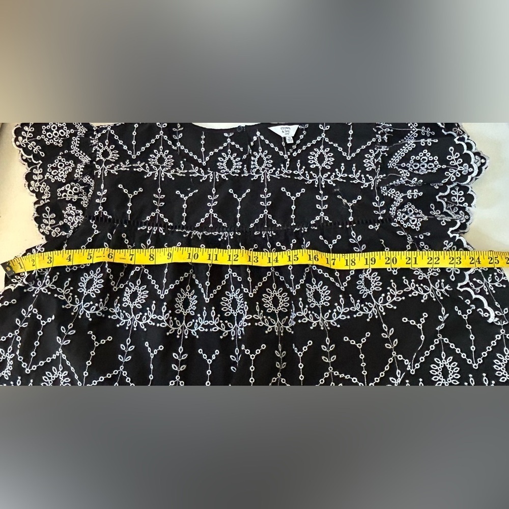 CROWN & IVY GORGEOUS BLACK/WHITE EYELET FLUTTER CAP SLEEVE TOP. Sz. 3X. - Picture 4 of 9